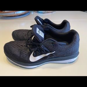 Nike Zoom Winflo 5 running shoes, size 11.5